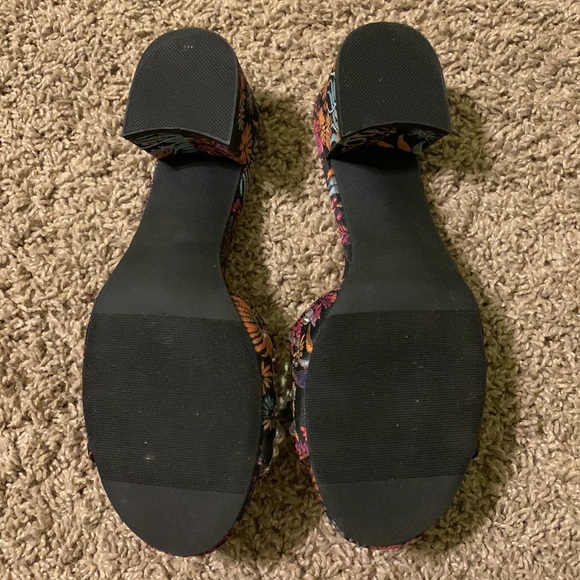 Like new Qupid pearl beaded heel sandals - Picture 3 of 6